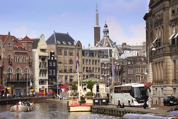 AMSTERDAM, PAESI BASSI - 19 AGOSTO 2015: Vista su Rokin da — Foto Stock