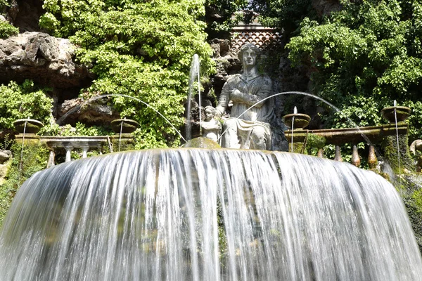 Fontana dell'Ovato, Villa d'Este fontän och trädgård i Tivoli n — Stockfoto