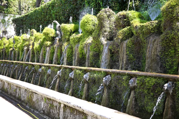 Le cento fontane, villa d 'este brunnen und garten in tivoli nea — Stockfoto