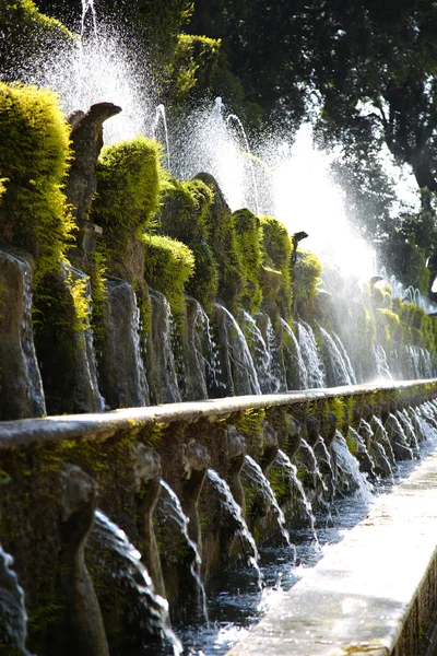 Le Cento Fontane, Villa d'Este fontän och trädgård i Tivoli nea — Stockfoto