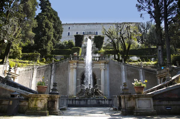 Fontana Dei Draghi, Villa d'Este fontana e giardino a Tivoli n — Foto Stock