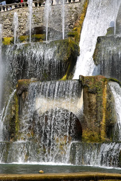 Villa d'Este fontän och trädgård i Tivoli nära Roma, Italien — Stockfoto