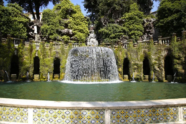 Fontana dell'Ovato, Villa d'Este fontein en tuin in Tivoli n — Stockfoto