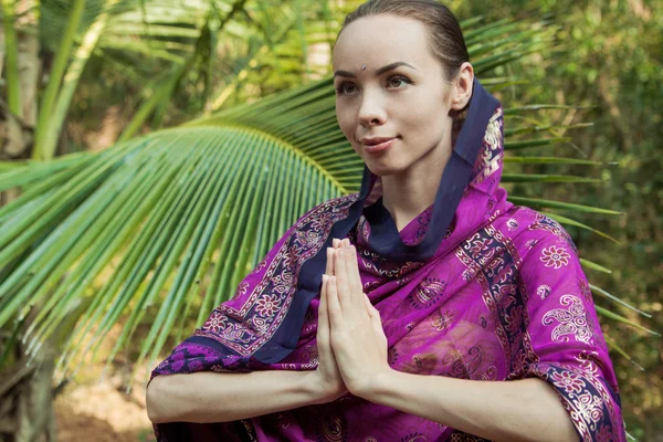 Chica en sari — Foto de Stock