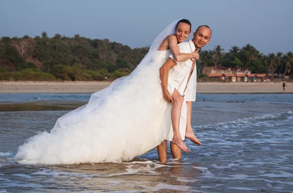 Liefdesverhaal op het strand — Stockfoto