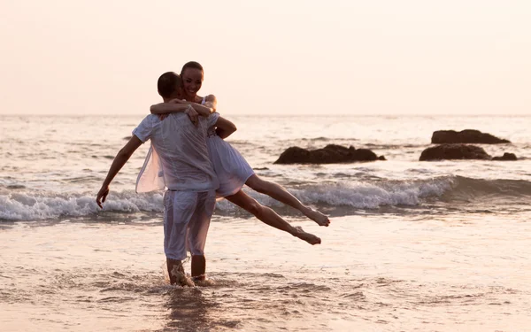 História de amor na praia — Fotografia de Stock