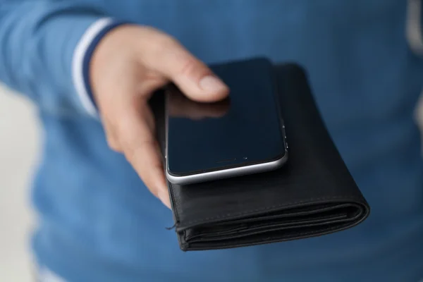 Closed black purse and mobile phone — Stock Photo, Image