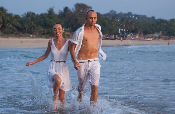 Storia d'amore sulla spiaggia — Foto Stock