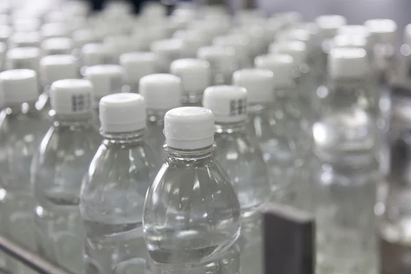Botella llena de agua —  Fotos de Stock
