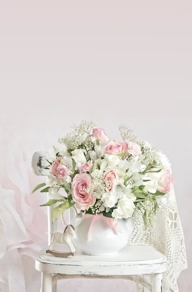 Bouquet da sposa con rose — Foto Stock