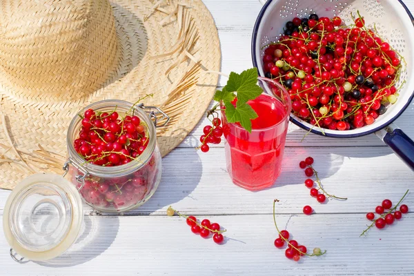 Succo fresco con ribes di frutta — Foto Stock