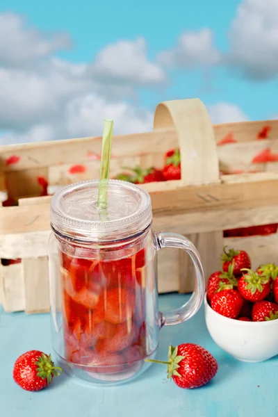 Compote de fraises fraîches à la fraise rouge mûre — Photo