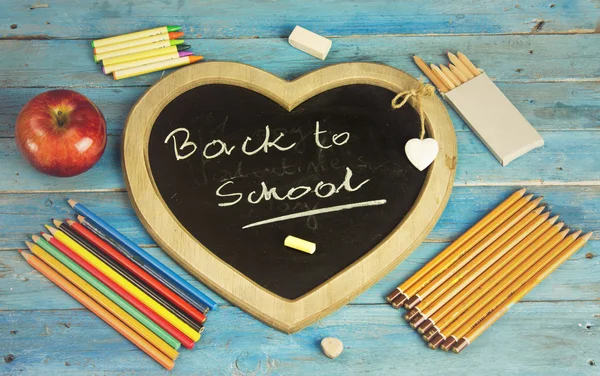 Zurück zur Schule - Tafel und Schulausstattung im alten Stil — Stockfoto