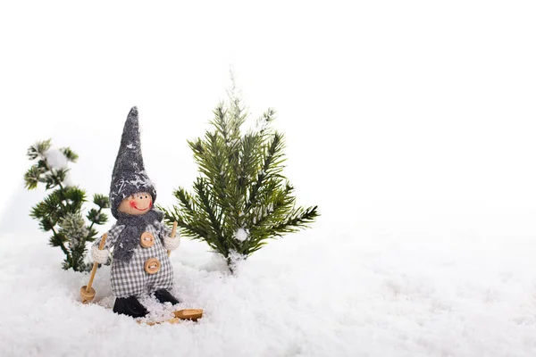 Sciatore Albero Natale Sulla Neve — Foto Stock