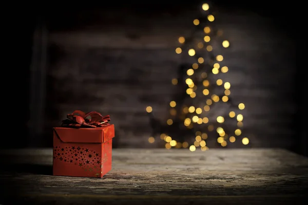 Θολή Φόντο Του Χριστουγεννιάτικου Δέντρου Και Δώρο — Φωτογραφία Αρχείου