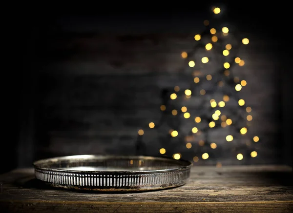 Verschwommener Hintergrund Von Weihnachtsbaumlichtern Und Wandholzbrettern Und Freier Platz — Stockfoto