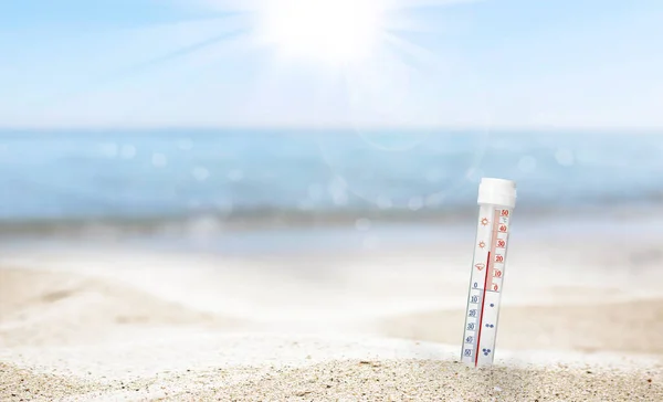 Zomer Strand Thermometer Vrije Ruimte Voor Tekst Stockfoto