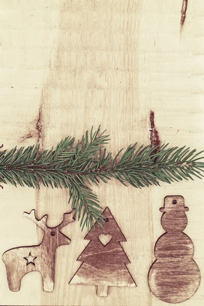 Decoração de Natal sobre fundo de madeira — Fotografia de Stock