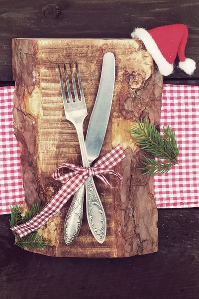 Μαχαίρι και πιρούνι στο Χριστουγεννιάτικο τραπέζι ρύθμιση — Φωτογραφία Αρχείου