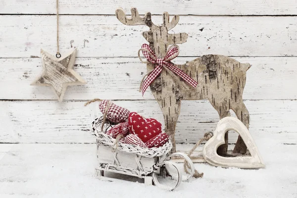 Reno de Navidad sobre fondo de madera en estilo escandinavo — Foto de Stock