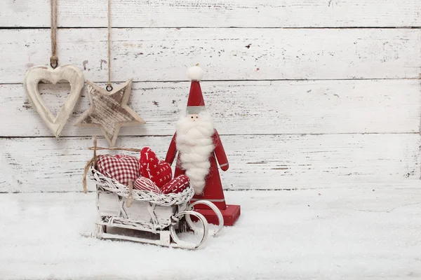 Reno de Navidad sobre fondo de madera en estilo escandinavo —  Fotos de Stock