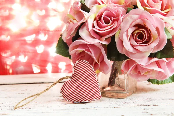 Alla hjärtans Card.Roses och hjärtan på naturliga bokeh. — Stockfoto