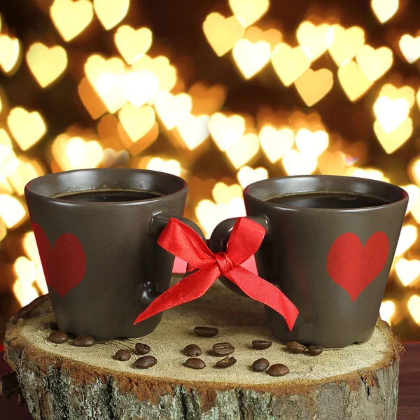 Twee kopjes koffie met linten. Valentine kaart. — Stockfoto