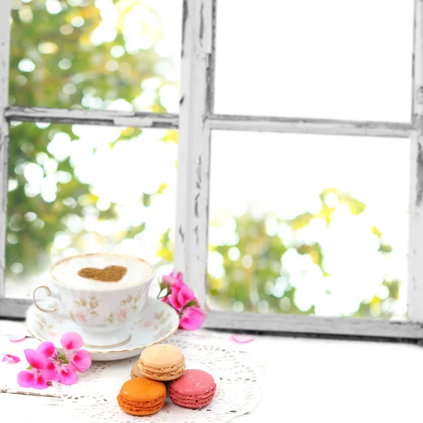 Macaroons traditional Parisian cookie with cup of coffee — Stock Photo, Image