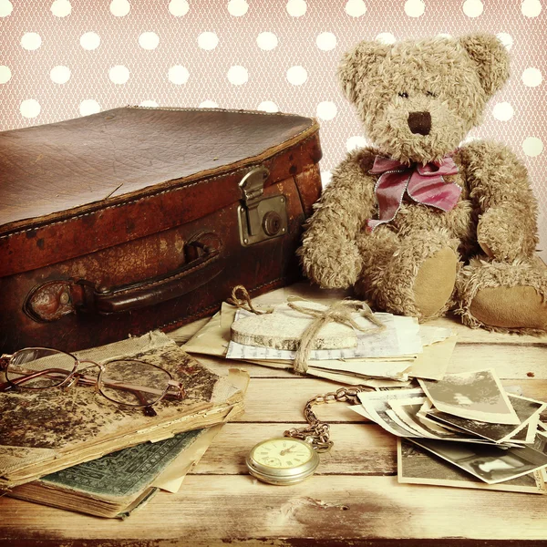 Old suitcase, books, photos in retro style — Stock Photo, Image