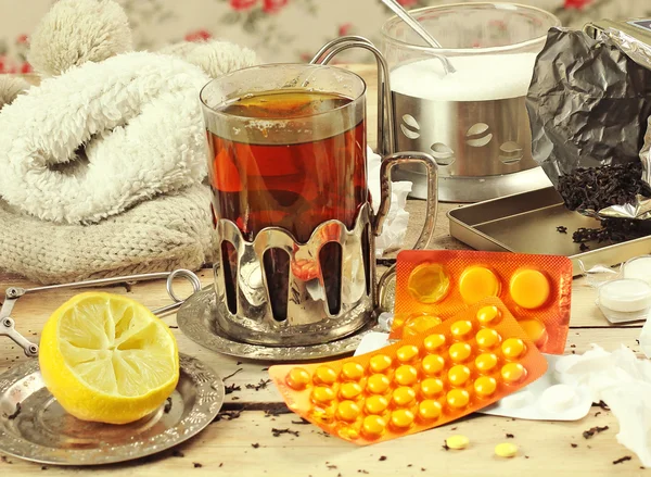 Hot tea and medicines in the winter time — Stock Photo, Image