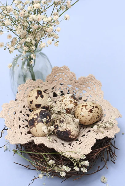 Easter composition of quail eggs — Stock Photo, Image