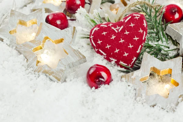 Weihnachtsdeko mit leuchtenden Sternen und rotem Herz — Stockfoto