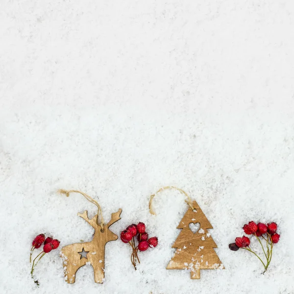 Sfondo natalizio con renne in legno — Foto Stock
