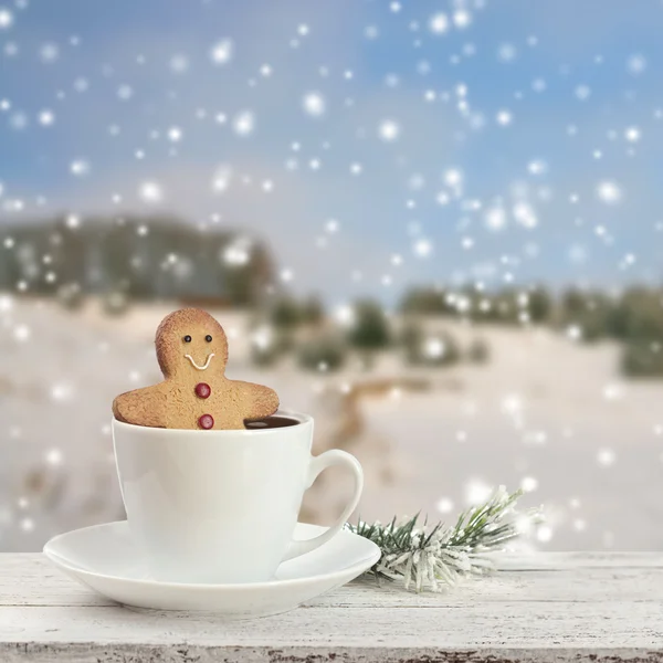 Xícara de café em um dia nevado — Fotografia de Stock