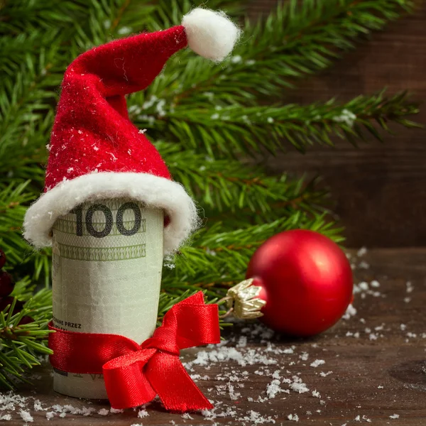 Δώρο χρήματα με κόκκινη κορδέλα και Santa καπάκι — Φωτογραφία Αρχείου