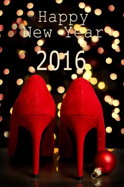 Παπούτσια κόκκινο συμβαλλόμενο μέρος και Ευτυχισμένο το νέο έτος κείμενο — Φωτογραφία Αρχείου