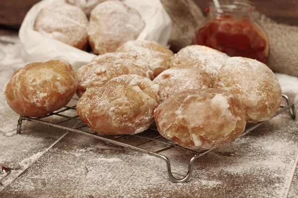 Donuts frescos com geléia — Fotografia de Stock