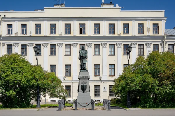 Kronstadt, a monument to the traveler Pakhtusov — Stock Photo, Image