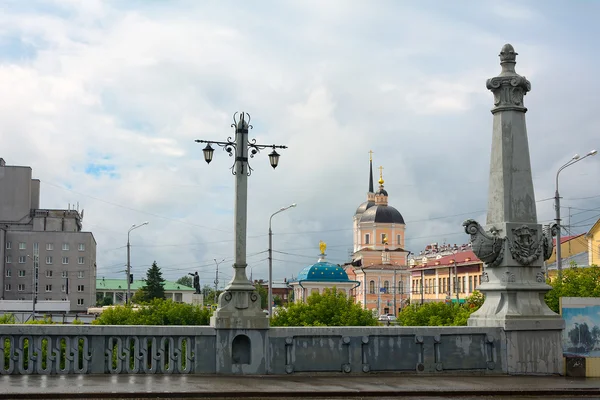 Tomsk, uitzicht vanaf de stenen brug — Stockfoto