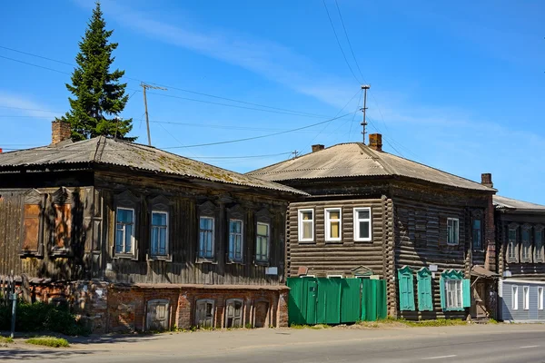 Tomsk, uma velha casa de madeira — Fotografia de Stock