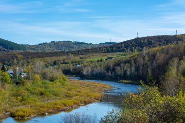 Mundybash, Gornaya Shoria, Kemerovo bölgesi-Kuzbass köyündeki Telbes nehri manzarası