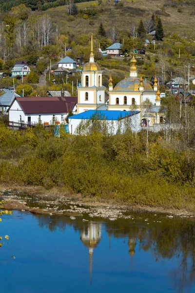 Kyrkan Antagandet Välsignad Jungfru Banken Telbes Floden Byn Mundybash Gornaya — Stockfoto