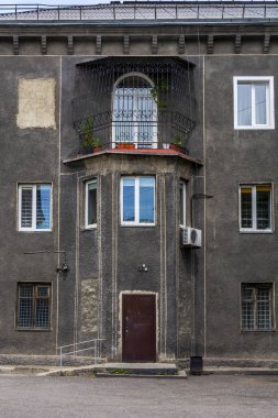 Leninsk-Kuznetsky 'deki eski bir evin girişi, Kemerovo bölgesi-Kuzbass