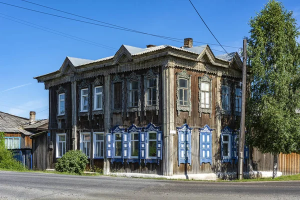 マリインスク市の歴史的中心部にある古い木造アパート ケメロヴォ地方 クズバス — ストック写真