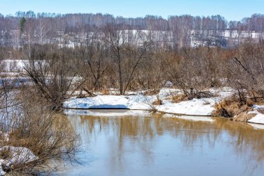  Balakhanka, Kemerovo bölgesi-Kuzbass nehrinde bahar seli