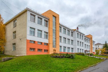 Anzhero-Sudzhensk, Kemerovo bölgesi-Kuzbass 'ın tarihi merkezine genel eğitim belediye spor salonu inşa edilmiştir.