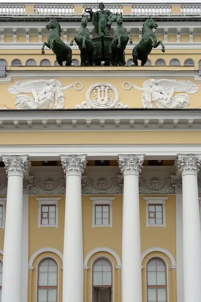 San Petersburgo, detalle de la fachada del teatro Alejandría —  Fotos de Stock