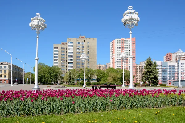 Kemerovo, säng med tulpaner — Stockfoto