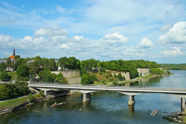 Veduta della fortezza di Ivangorod e del fiume Narva — Foto Stock