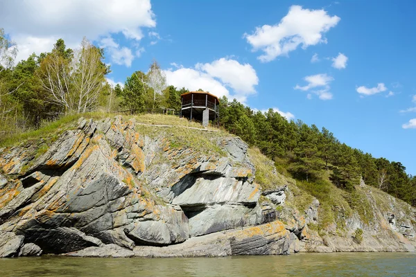 Rock met oude rotstekeningen — Stockfoto